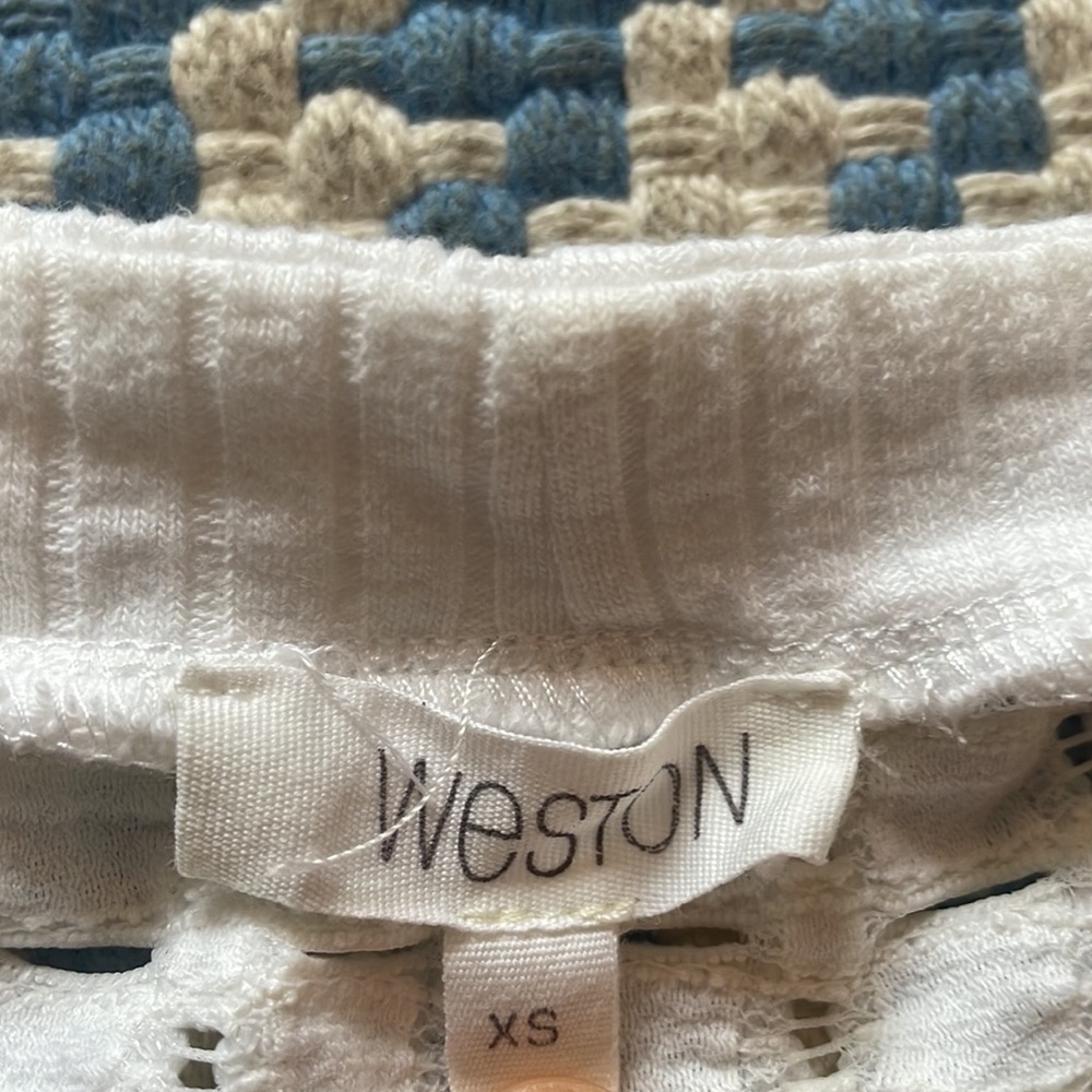 White Anthropologie Weston top with small hole detailing size Xs - Picture 2 of 2
